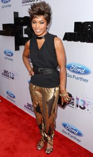 Angela Bassett feet photo thumbnail
