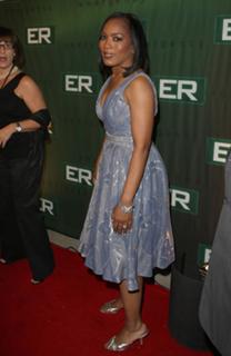 Angela Bassett feet photo thumbnail