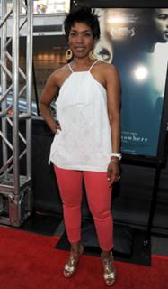 Angela Bassett feet photo thumbnail