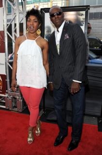 Angela Bassett feet photo thumbnail