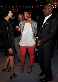 Angela Bassett feet photo thumbnail