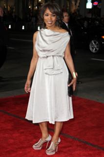 Angela Bassett feet photo thumbnail