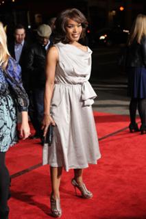 Angela Bassett feet photo thumbnail