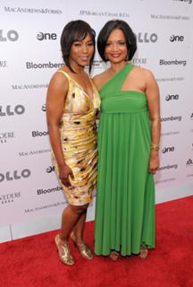 Angela Bassett feet photo thumbnail
