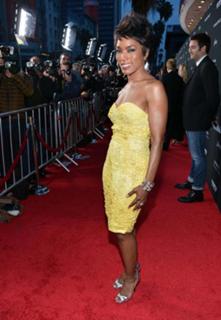 Angela Bassett feet photo thumbnail
