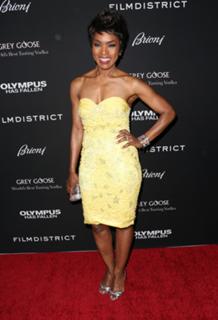 Angela Bassett feet photo thumbnail