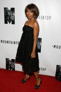 Angela Bassett feet photo thumbnail