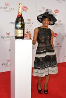Angela Bassett feet photo thumbnail