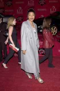 Angela Bassett feet photo thumbnail