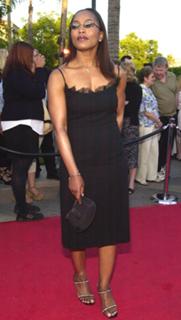 Angela Bassett feet photo thumbnail