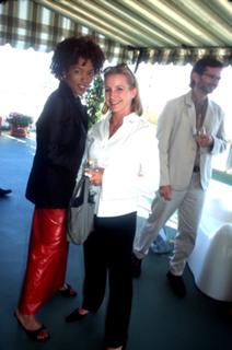 Angela Bassett feet photo thumbnail