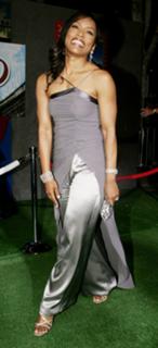 Angela Bassett feet photo thumbnail