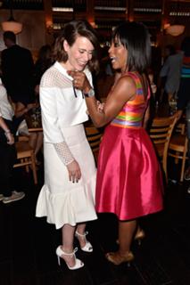 Angela Bassett feet photo thumbnail