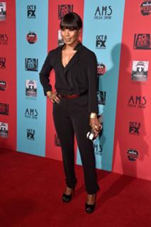 Angela Bassett feet photo thumbnail