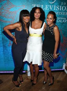Angela Bassett feet photo thumbnail