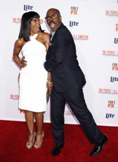 Angela Bassett feet photo thumbnail