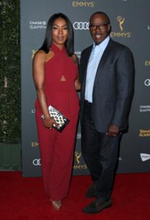 Angela Bassett feet photo thumbnail