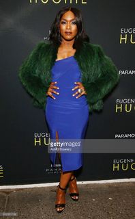 Angela Bassett feet photo thumbnail