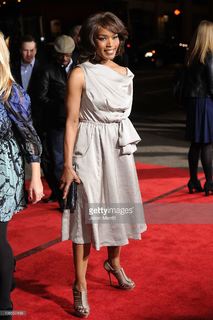 Angela Bassett feet photo thumbnail