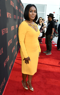 Angela Bassett feet photo thumbnail