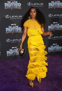 Angela Bassett feet photo thumbnail