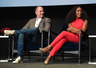Angela Bassett feet photo thumbnail