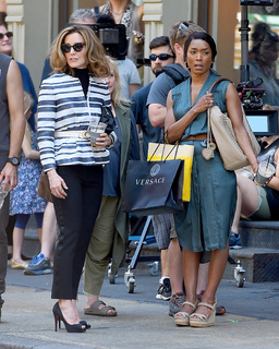 Angela Bassett feet photo thumbnail