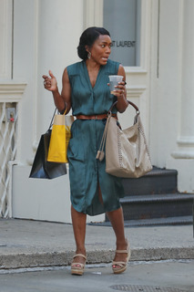 Angela Bassett feet photo thumbnail