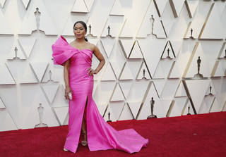 Angela Bassett feet photo thumbnail