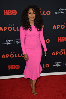 Angela Bassett feet photo thumbnail