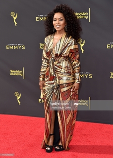 Angela Bassett feet photo thumbnail