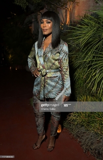 Angela Bassett feet photo thumbnail