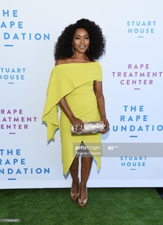 Angela Bassett feet photo thumbnail