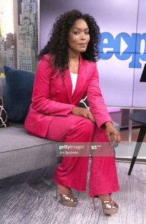 Angela Bassett feet photo thumbnail