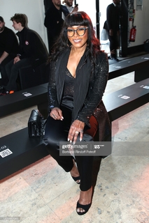 Angela Bassett feet photo thumbnail