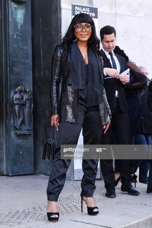 Angela Bassett feet photo thumbnail