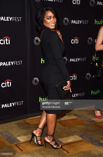 Angela Bassett feet photo thumbnail