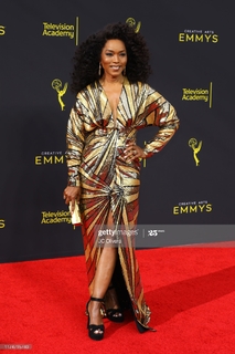 Angela Bassett feet photo thumbnail