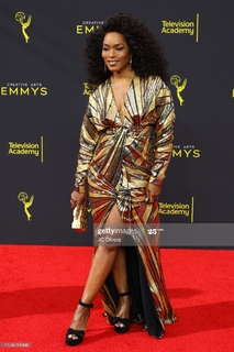 Angela Bassett feet photo thumbnail