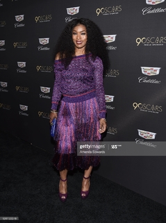 Angela Bassett feet photo thumbnail