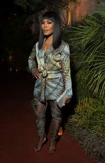 Angela Bassett feet photo thumbnail