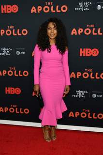Angela Bassett feet photo thumbnail
