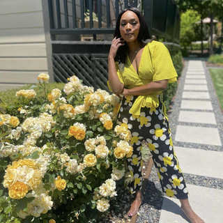 Angela Bassett feet photo thumbnail
