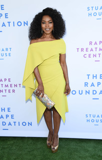 Angela Bassett feet photo thumbnail