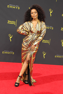 Angela Bassett feet photo thumbnail