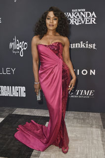 Angela Bassett feet photo thumbnail