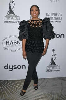 Angela Bassett feet photo thumbnail