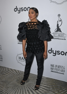 Angela Bassett feet photo thumbnail