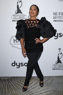 Angela Bassett feet photo thumbnail