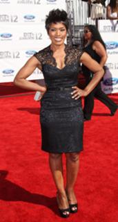 Angela Bassett feet photo thumbnail